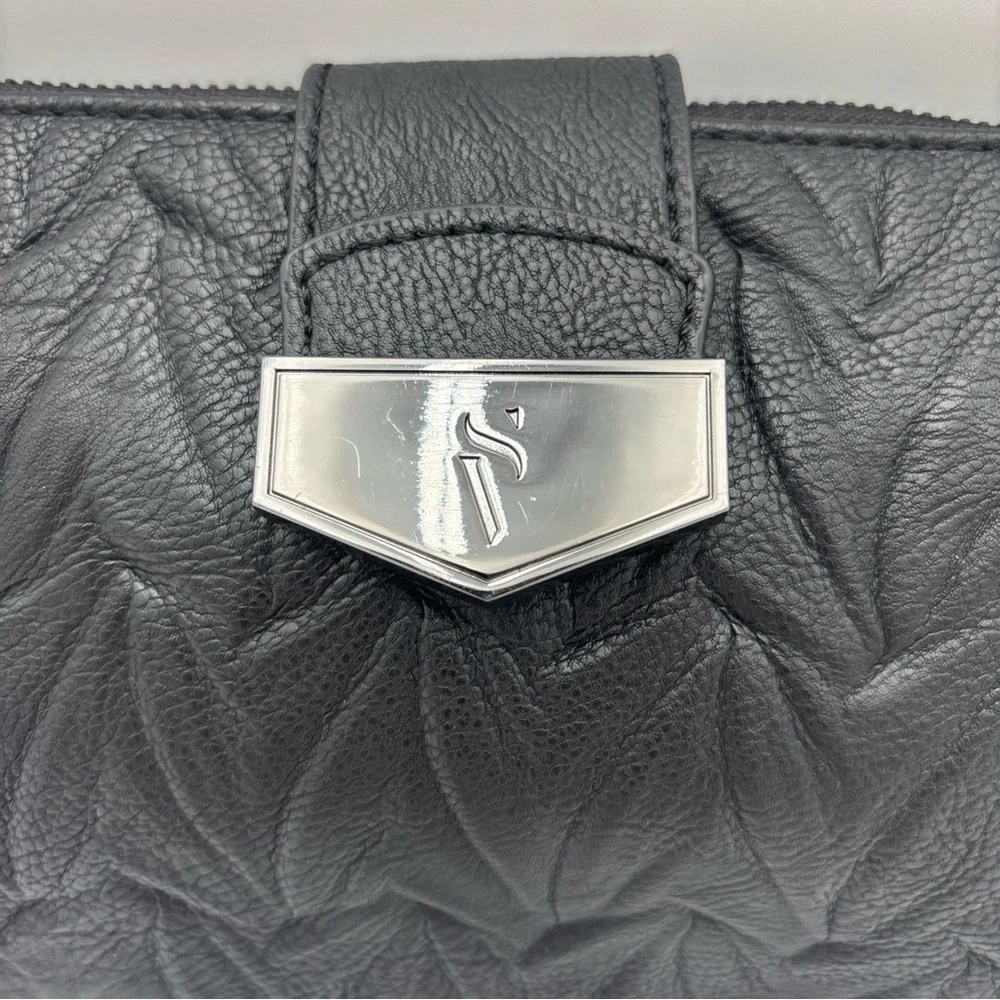 Simply Vera Vera Wang Black Textured‎ Wristlet